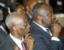 Le président ivoirien Laurent Gbagbo et son Premier ministre Seydou Diarra. Le chef de l'Etat s'est personnellement engagé à faire adopter les réformes politiques dans les plus brefs délais. 

		(Photo: AFP)