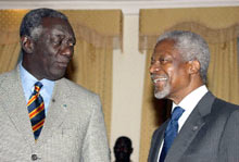 Le président ghanéen John Kuofor et le Secrétaire général des Nations unies Kofi Annan président les rencontrent d'Accra III. 

		(Photo: AFP)