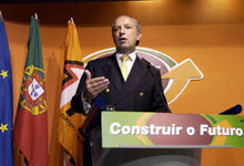 Pedro Santana Lopes, maire de Lisbonne et nouveau président du Parti Social Démocrate, pressenti pour le poste de Premier ministre en cas de nomination par le président Sampaio. 

		(Photo: AFP)