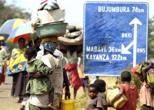 Les réfugiés congolais fuient le théâtre des opérations militaires. 

		(photo : AFP)
