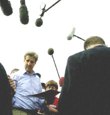 John Kerry, le 2 juillet 2004 

		(Photo : AFP)