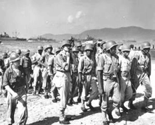 Le 18 août 1944, sur la plage de Cavalaire, une section du 18ème Régiment de tirailleurs sénégalais. 

		(Photo: National archive and record administration)
