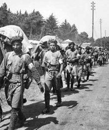Le 19 août 1944, des goumiers marocains sur une route dans le département du Var. 

		(Photo: National archive and record administration)
