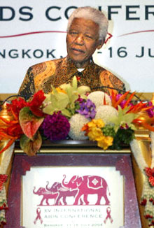 Nelson Mandela, lors de son allocution de clôture de la conférence de Bangkok. 

		(Photo : AFP)