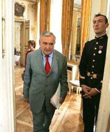 Le Premier ministre Jean-Pierre Raffarin a été hospitalisé et opéré le 7 mai. 

		Photo : AFP