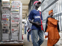 «Une journée sans presse», hier au Sénégal après l'incarcération du directeur du journal <EM>Le Quotidien</EM>, Madiambal Diagne. 

		Photo: AFP