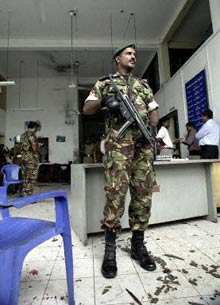 L'attentat suicide  perpétré à Colombo ce mercredi a fait cinq morts dont la femme kamikaze. 

		(Photo : AFP)