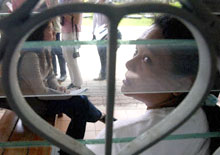 En Thaïlande, une étude a ainsi montré que 75 % des femmes infectées l’avaient été par leurs maris contaminés lors de rapports sexuels extra-conjugaux. 

		Photo : AFP