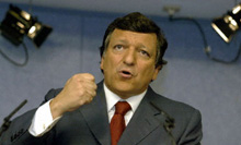 Le président Barroso s'est livré à un savant équilibre dans l'attribution des portefeuilles aux 24 commissaires européens. 

		Photo : AFP