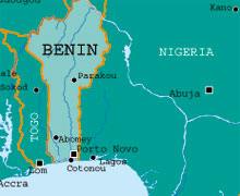 Le trafic d’essence entre le Nigeria et le Bénin est une véritable industrie. 

		©Geoatlas/RFI
