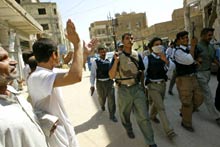 Selon l'accord conclu à Najaf, la police irakienne est désormais en charge de la sécurité dans la ville sainte.
 

		(Photo : AFP)