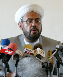 Cheikh Mohammad Bachar Al-Faidhi, porte-parole de la principale organisation religieuse sunnite d’Irak, a lancé mardi un appel aux ravisseurs.
 

		(Photo : AFP)