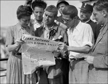 Tandis que la presse parisienne de la collaboration devient muette en août 1944 les journaux issus de la Résistance commencent à reparaître. 

		(Photo : AFP)