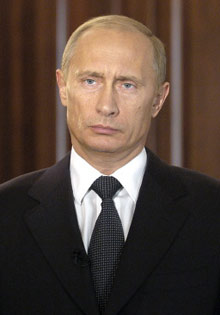 La presse écrite, qui a gardé une grande liberté de ton, estime que «&nbsp;<I>Vladimir Poutine s’assoit sur la constitution</I>&nbsp;». 

		(Photo : AFP)