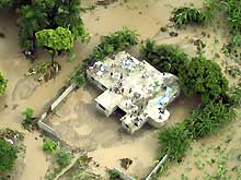 Après le passage du cyclone, Jeanne, en septembre dernier, aux Gonaïves, en Haïti. 

		(Photo: AFP)
