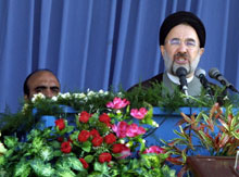 Le président Khatami a réaffirmé la détermination de l'Iran à acquérir la technologie nucléaire. 

		(Photo : AFP)