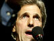 «<EM>Je ne vais pas laisser mon engagement à défendre ce pays être questionné par ceux qui ont refusé de servir quand ils auraient pu le faire</EM>» a répliqué John Kerry. 

		(Photo : AFP)
