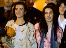 Simona Torretta et Simona Pari à leur arrivée à Rome. 

		(Photo : AFP)