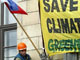 Les activistes de Greenpeace sur tous les fronts. 

		(Photo : AFP)