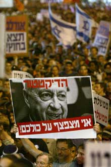 Ariel Sharon a été conspué dimanche par plusieurs milliers de colons. 

		(Photo : AFP)