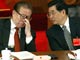 Jiang Zemin (G) et Hu Jintao (D) 

		(Photo : AFP)