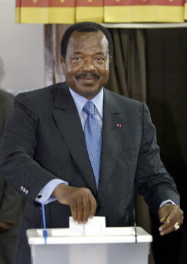 Paul Biya, 71 ans, dont déjà 22 de magistrature suprême, est quasiment assuré d’obtenir un nouveau mandat à la tête de l’Etat camerounais. 

		(Photo : AFP)