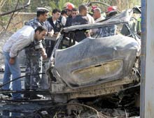 Le véhicule de Marwan Hamadé, ministre démissionnaire de l’Economie après l'attentat à la voiture piégée à Beyrouth. Son chauffeur a été tué sur le coup. 

		(Photo : AFP)