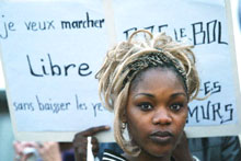 «marche des femmes contre la violence des quartiers ghettos», le 7 mars 2003, à l'appel du mouvement Ni putes, ni soumises. 

		(Photo: AFP)