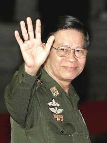 Le général Khin Nyunt, 65 ans, était aussi chef des puissants renseignements militaires birmans. 

		(Photo: AFP)