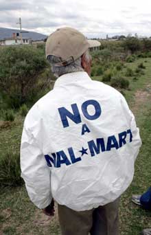Le Front civique de défense de la vallée de Teotihuacan est sur le point de perdre la bataille contre la construction du supermarché américain Wal Mart.
 

		(Photo : AFP)