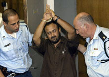 Marouane Barghouti, figure charismatique du Fatah emprisonné à vie en Israël, lors de son procès, en juin 2004.(Photo : AFP)