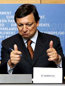 Jose Manuel Durao Barroso se satisfait du vote des parlementaires. Mais la crise provoquée par la composition de la Commission aura donné un nouveau souffle au Parlement. 

		(Photo: AFP)