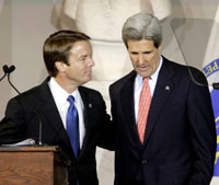 John Kerry et John Edwards ont reconnu leur défaite devant leurs partisans à Boston.  

		(Photo : AFP)