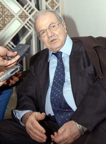 Le chef du département politique de l'OLP, Farouk Kaddoumi a été nommé à la tête du Fatah, l'organisation qu'il a co-fondée au début des années 1960 avec Yasser Arafat. 

		(photo : AFP)