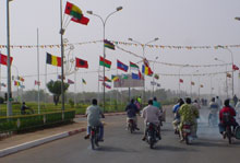 Sur la route qui mène à «Ouaga 2000». 

		(Photo : Valérie Gas/RFI)
