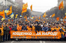 En signe de protestation contre les résultats de l’élection présidentielle, depuis trois jours une vague orange envahit les rues de Kiev et les principales villes d’Ukraine. 

		(Photo : AFP)