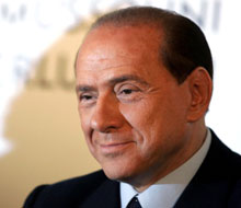 Silvio Berlusconi est à nouveau passé entre les mailles de la justice, vendredi 10&nbsp;décembre. Le tribunal de Milan l’a exonéré de toute sanction dans une affaire de corruption de magistrats. 

		(Photo : AFP)