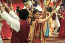 Danses et numéros musicaux débridés sont les principaux ingrédients du cinéma bollywoodien. 

		(Photo : AFP)