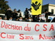 Manifestation des étudiants libanais contre la décision du CSA devant l'ambassade de France à Beyrouth, le 16 décembre 2004.(Photo : AFP)