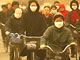 A Pékin, les cyclistes luttent contre les tempêtes de sable.(Photo: AFP)
