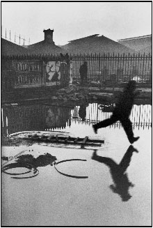 Derrière la gare St Lazare, Paris, 1932.<BR>Henri Cartier-Bresson.(Copyright Henri Cartier-Bresson / Magnum Photos)