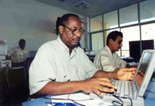Correspondant en Gambie de l’Agence France Presse et de l’organisation Reporters sans frontières Deida Hydara&nbsp;a été assassiné par des inconnus le jeudi 16 décembre 2004.(Photo : AFP