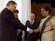 Le ministre norvégien des Affaires étrangères Jan Petersen et la présidente sri-lankaise Chandrika Kumaratunga. (Photo : AFP)