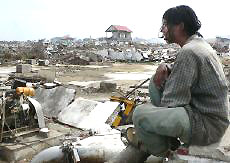 Banda Aceh, le 6 février. Le conflit avec le Gam «<i>ne crée pas un environnement favorable à la reconstruction</i>», indique le ministre indonésien des Affaires sociales. (Photo: AFP)