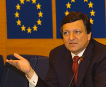 Le président de la Commission européenne, José Manuel Durao Barroso a admis qu’il serait désormais difficile de faire adopter la directive «<EM>telle qu’elle a été proposée par la précédente commission</EM>».(Photo : Communauté européenne, 2005)