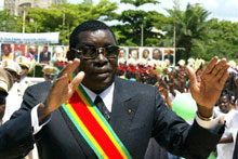 Le général Eyadéma lors de sa réélection en juin 2003.(Photo : AFP)