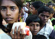 Jeunes Indiens à Cuddalore, au sud de Madras. En Inde, le taux de fécondité reste élevé: plus de 3 enfants par femme.(Photo: AFP)