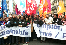 Les dirigeants des grandes centrales syndicales dont Bernard Thibault (CGT), François Chérèque (CFDT), Jean-Claude Mailly (FO) manifestent en tête de cortège à Paris.(Photo : AFP)