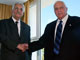 Ariel Sharon et Mahmoud Abbas doivent maintenant faire face à leur opposition.(Photo : AFP)