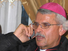 Mgr Raban, évêque d’Amadia, défend les chrétiens qui émigrent en précisant qu'«<EM>ils en ont assez, ils ont vécu des années et des années sans avenir sous Saddam et maintenant ils sont confrontés au terrorisme</EM>».(Photo : Chris Kutschera/RFI)